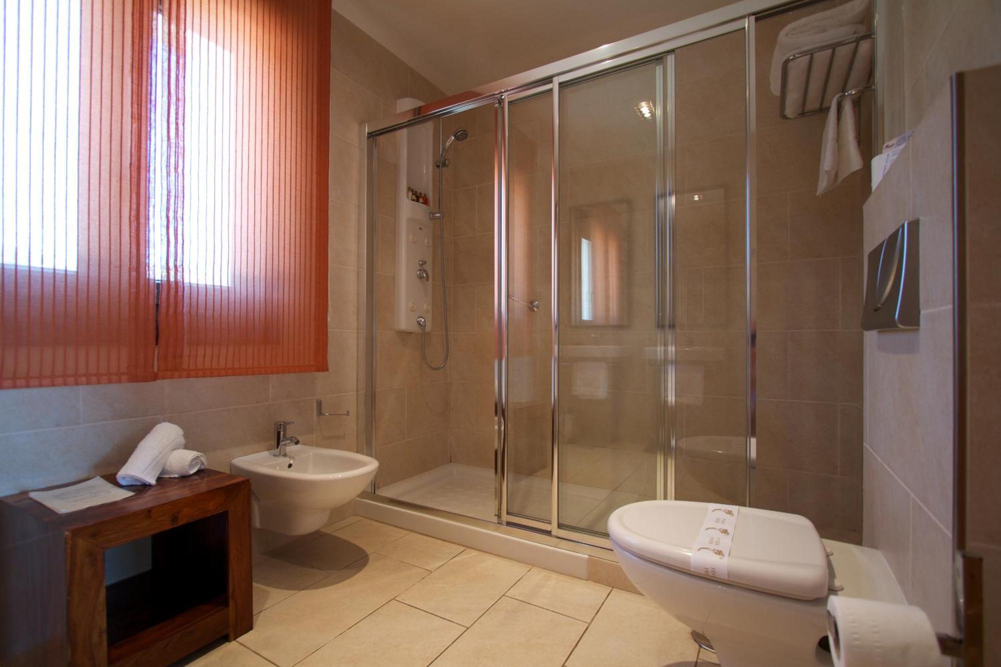 A Maquia Hotel Samieira Bilik gambar